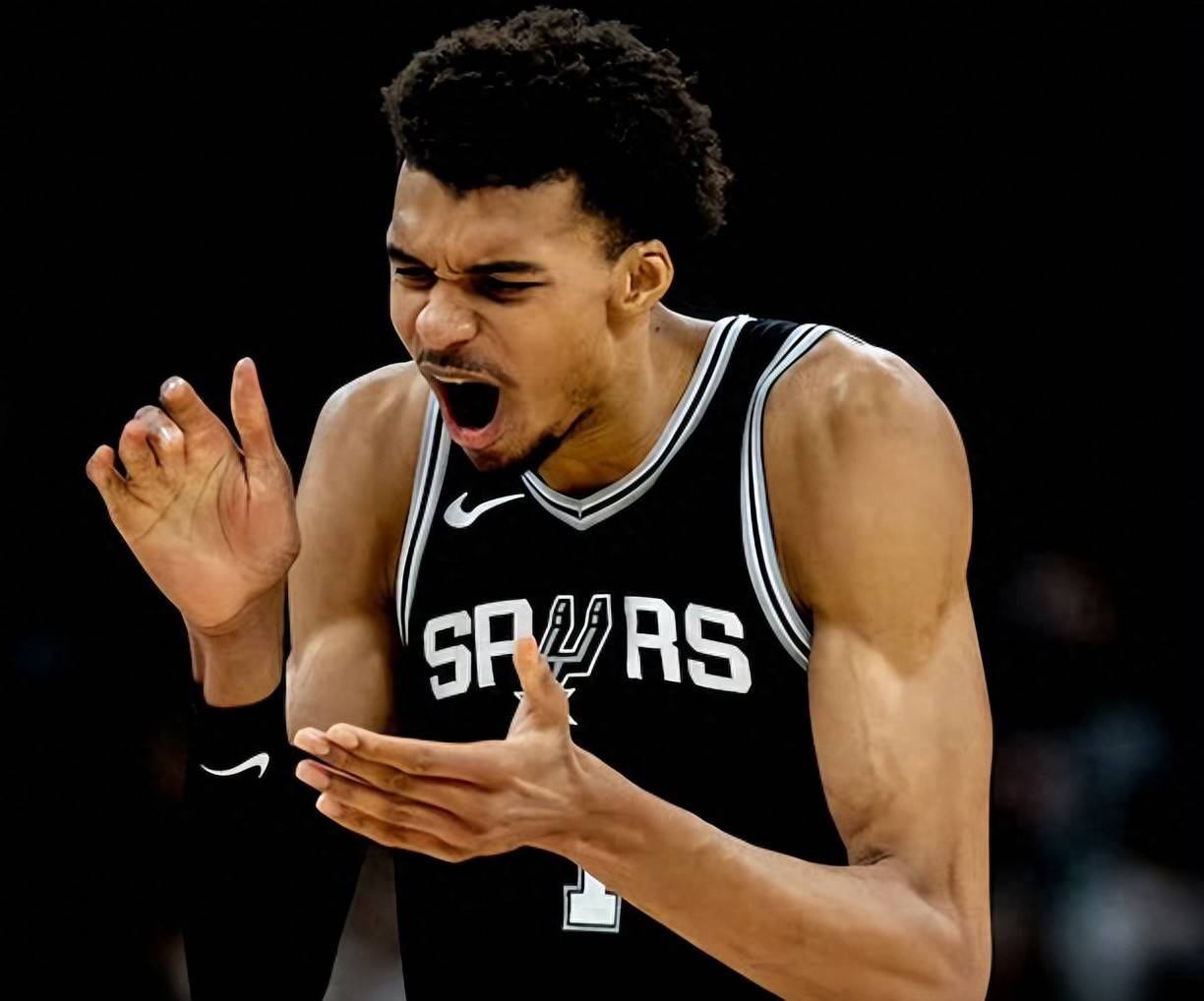 MK体育体验-赛前NBA季后赛传出新动向，洛杉矶快船主帅复盘，管理层表态：话题不断，年轻球员得到机会的简单介绍